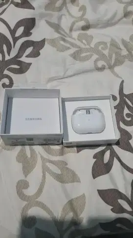 WTS Samsung Galaxy Buds3 (NOT AIRPODS)