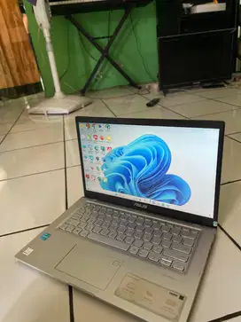 Laptop ASUS kondisi mulus pemakaian cuma buat skripsian