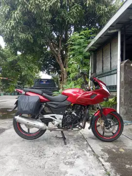 Bajaj pulsar 220cc