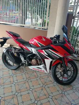 Cbr th 2020 SE,plat S mojokerto.low km 17 rb