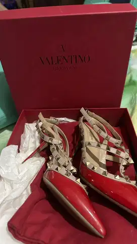 Sepatu valentino original merah