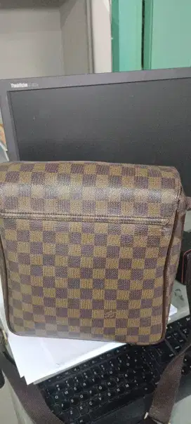 Tas pria Louis vuitton