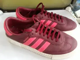 Sepatu second adidas kulit original warna merah tua strip pink uk.40½