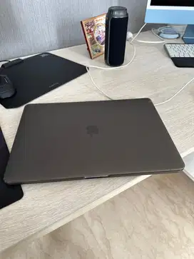 Laptop macbook pro 15 inch 2017 16 gb dan 128 gb grey abu