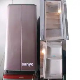 Kulkas 1 pintu sanyo bekas bergaransi