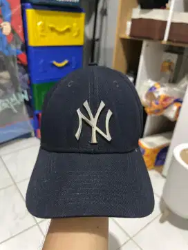 Topi mlb yankess logo silver