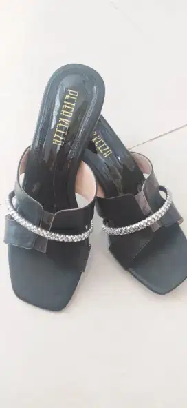 Sandal Peter kezia size 37