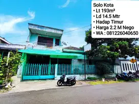 Jual Rumah Lama Hitung Tanah Area Solo Kota, Dekat Pasar Kembang