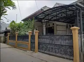 Rumah Hook Kokoh Lt 130m2 Semi furnished Jatiwaringin