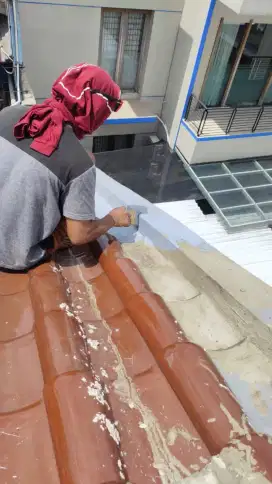 Melayani perbaikan atap bocor,dinding rembes,talang air,renovasi atap