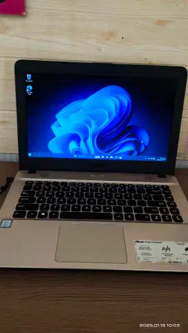 Laptop asus Core i3 Gen 7 Slim
Ram 4
Hardisk 1TB