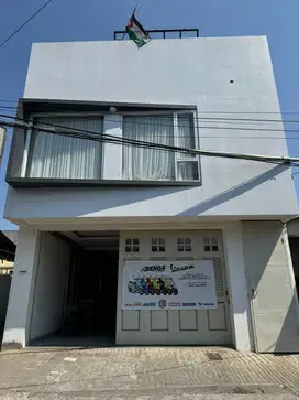 RUMAH MODERN MINIMALIS COCOK UNTUK USAHA DI PONDOK KELAPA JAKARTA TIMU