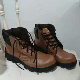 Boots Coklat Kulit Caterpillar CAT safety shoes size 39