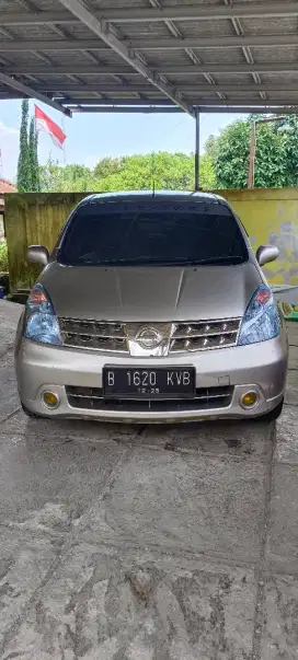 Di jual cepat nissan livina