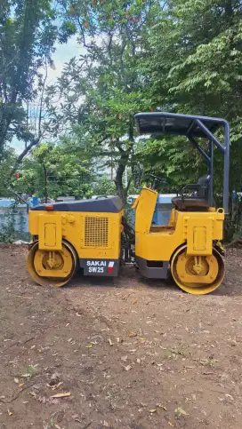 Tandem roller sakai sw25 siap