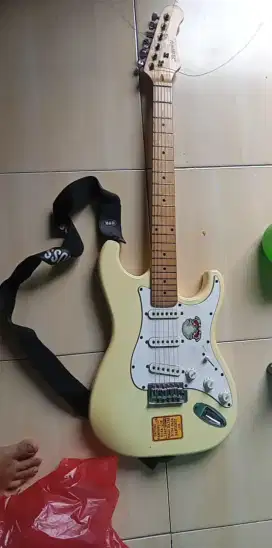 Legacy stratocaster cream