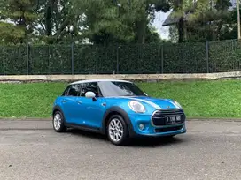 Mini Cooper 1.5 Turbo 2015 F55 ( 5 doors ).