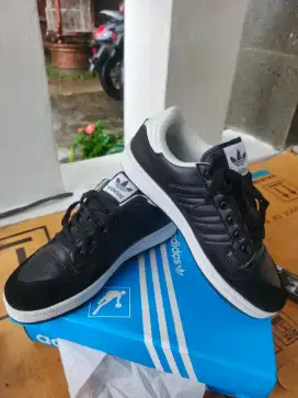 Adidas Rivalry lux low black size 42/41 insol 26