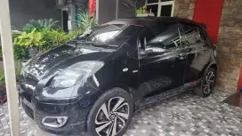 Yaris Hitam Manis