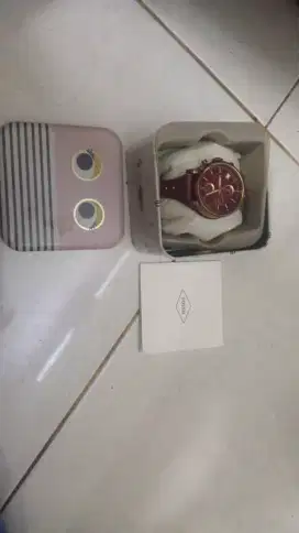 Fossil BF warna merah maroon