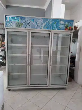 Dijual atau Disewakan Showcase Sanden 1500lt 4 rak kondisi oke