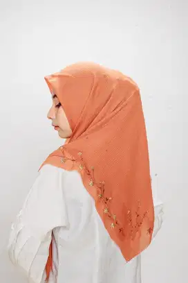 Hijab segi empat bordir timbul