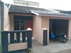 rumah deket pasar rawu tengah kota