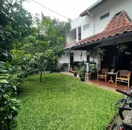 Rumah 2 lantai Jual BU Lokasi strategis  di Tanjung Barat, JakSel