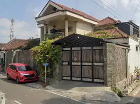 Rumah Bagus Kokoh Dekat Sentra Bisnis Solo