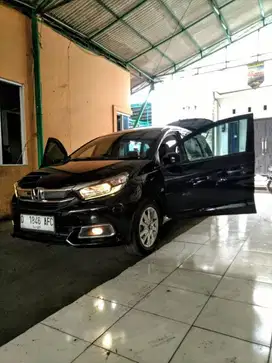 Dp 3 jta Honda Mobilio S 1.5 MT 2017 Mulus Hitam Manual