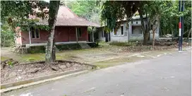 Dijual Tanah bonus rumah lama, mangku jalan aspal besar Kaliurang