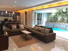 Disewakan Rumah Mewah Full Furnished SCBD Kebayoran Baru