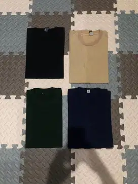 Empat Kaos Polos Ukuran L