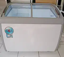 Di jual freezer box sleding GEA 260 liter siap pakai..