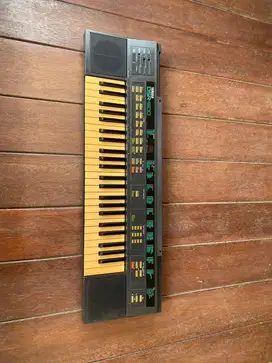 Yamaha DSR 500 vintage FM synth