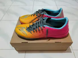 Sepatu futsal SPECS