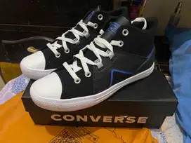 Sepatu casual converse size 41 masih baru lokasi Makassar