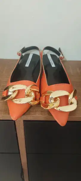 Sepatu Sandal Orange