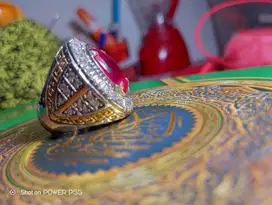 Batu cincin dengan permata mewah