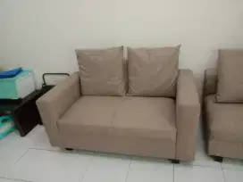 Menerima servis sofa panggilan