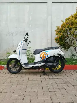 SCOOPY PUTIH THN 2015