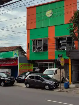 DI BUTUHKAN KARYAWAN LAUNDRY