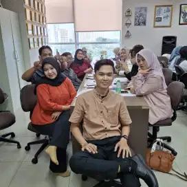 Dibutuhkan staff bisnis consultant