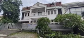 DISEWAKAN RUMAH KAYU PUTIH 380m2 SANGAT NYAMAN, 2 LANTAI, KODE KS