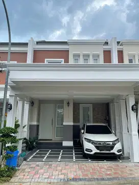 Rumah 3 Lantai Full Renov Semi Furnished di Savia Bsd