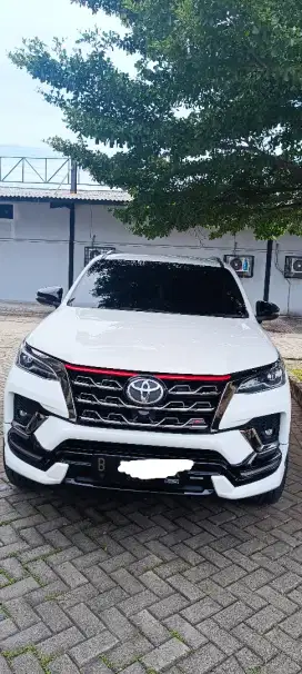 Fortuner TRD Sportivo solar A/T putih pjk panjang 1-2026