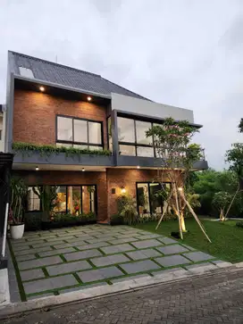 Rumah cantik 2,5 lantai fasum luas full furnished Delatinos BSD City