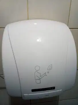 Hand dryer (pengering tangan) bekas