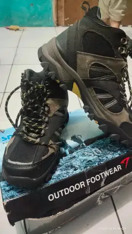 jual sepatu gunung