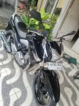 Suzuki Inazuma 250cc